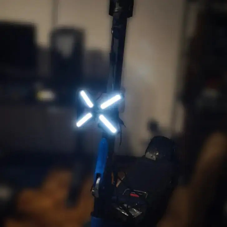 X-Licht E-Scooter LED-Beleuchtung, universell montiert, hell leuchtend für mehr Sichtbarkeit und Sicherheit