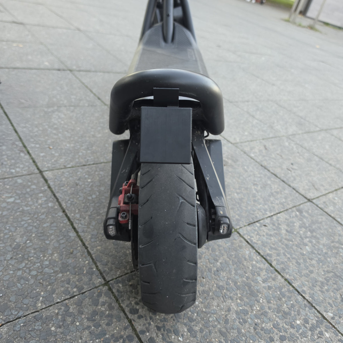 Segway GT3 mit klappbarem Kennzeichenhalter, Ansicht von hinten