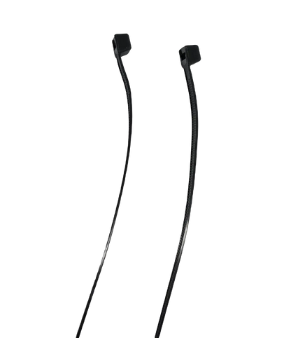 Zwei schwarze Kabelbinder aus Kunststoff vor schwarzem Hintergrund, ideal für E-Scooter Zubehör