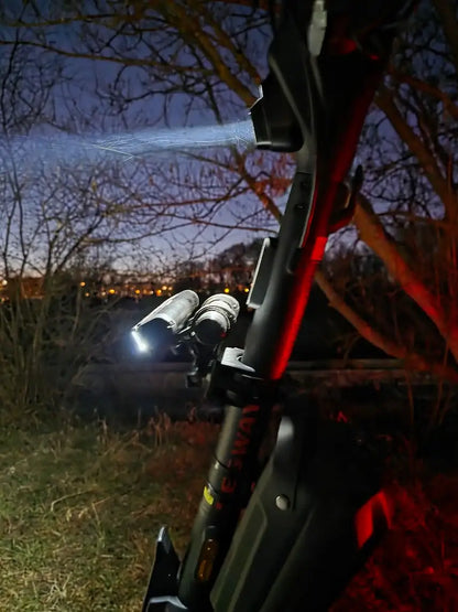 Universal E-Scooter Zubehör-Bar (Breit) | Halterung für LED-Bars & Fahrradlichter (Ninebot ZT3, Max G3/G2) - Rund (Standard) - Segway Beispiel
